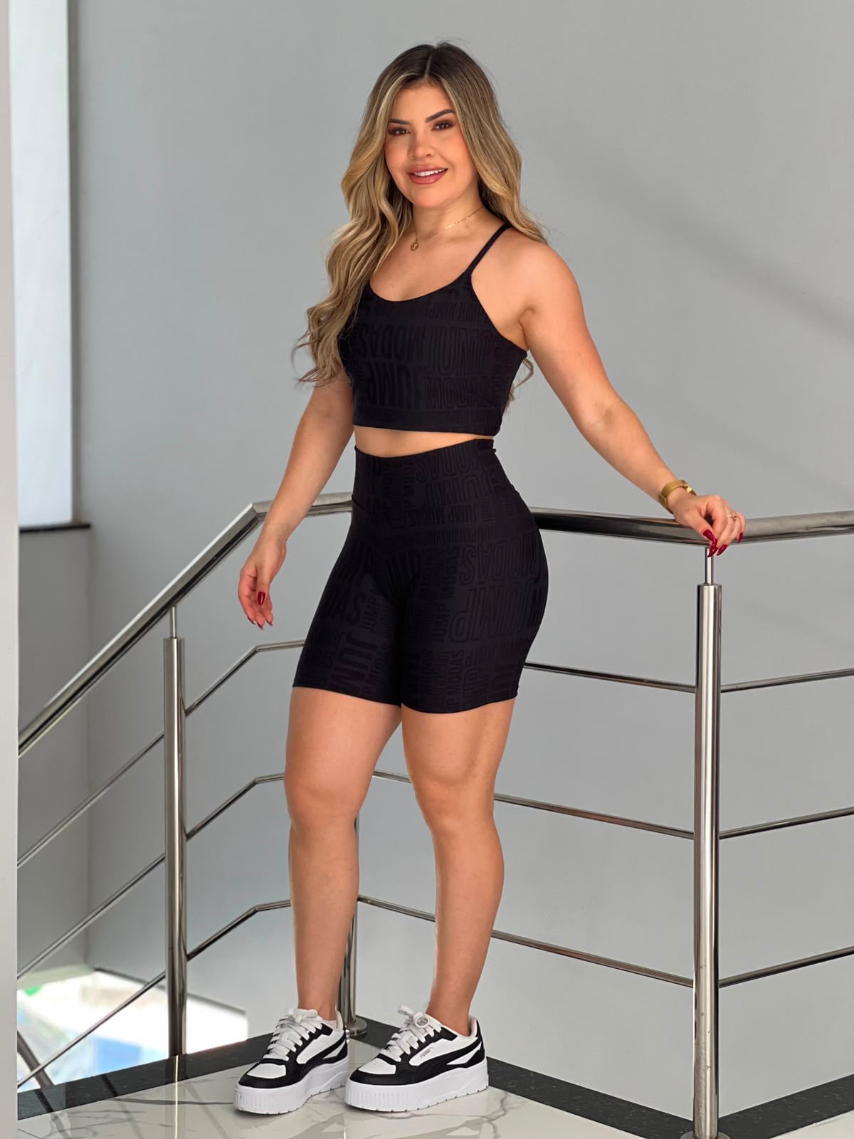 Short Biker Texturizado Preto — Coleção Vibe