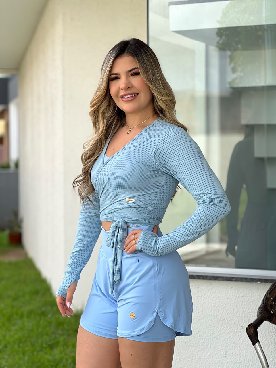 Blusa Cropped Transpassada Azul Claro com Amarração