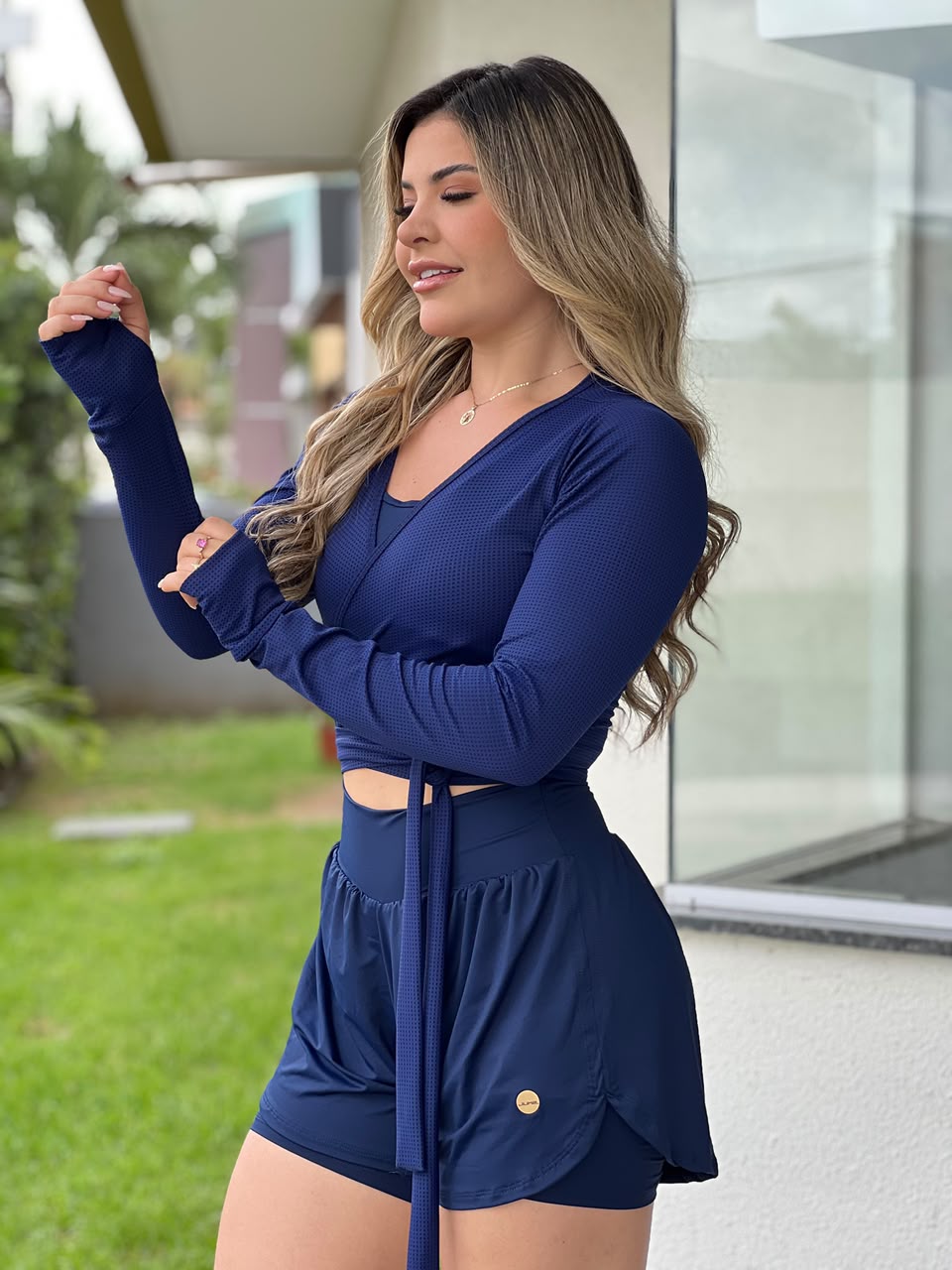Blusa Cropped Transpassada Azul Marinho com Amarração