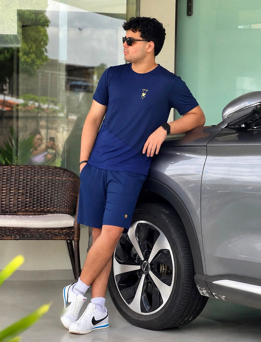 Camiseta Masculina Azul Marinho — Recorte Diagonal em Tela