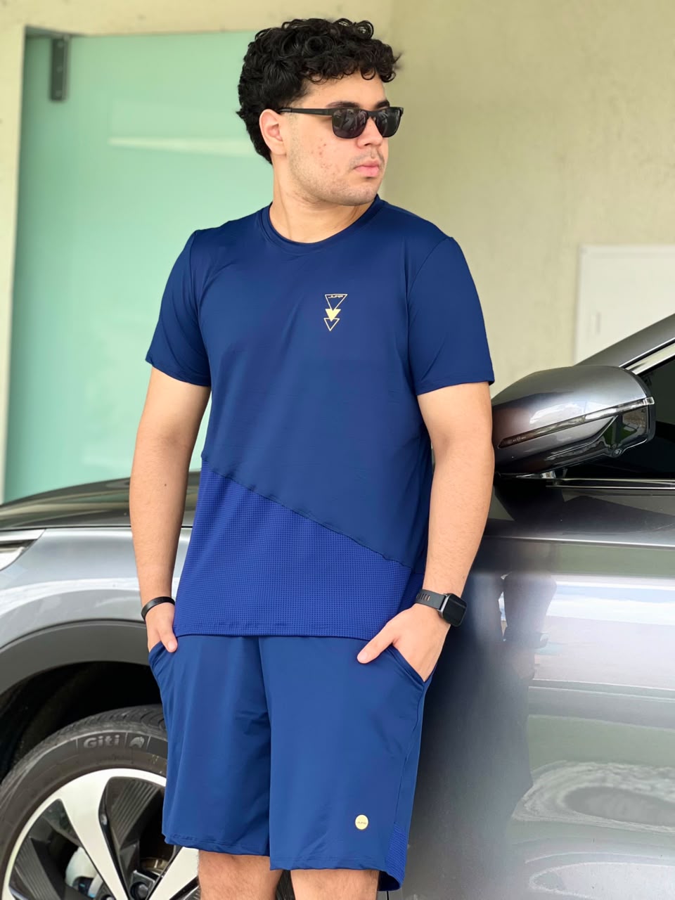 Camiseta Masculina Azul Marinho — Recorte Diagonal em Tela
