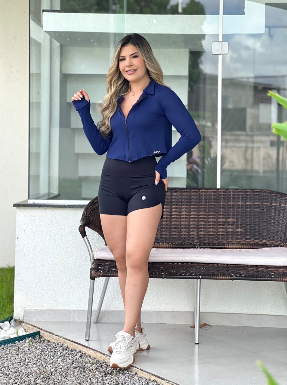 Casaco Cropped Fitness Azul Marinho com Gola de Colarinho