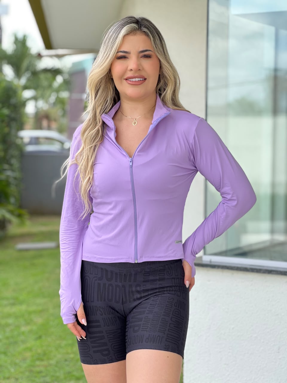 Casaco Fitness Lilás com Punho Polegar