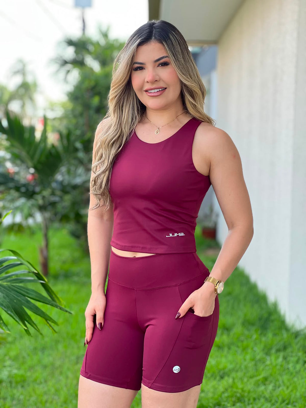 Short Cintura Alta com Bolso Vinho